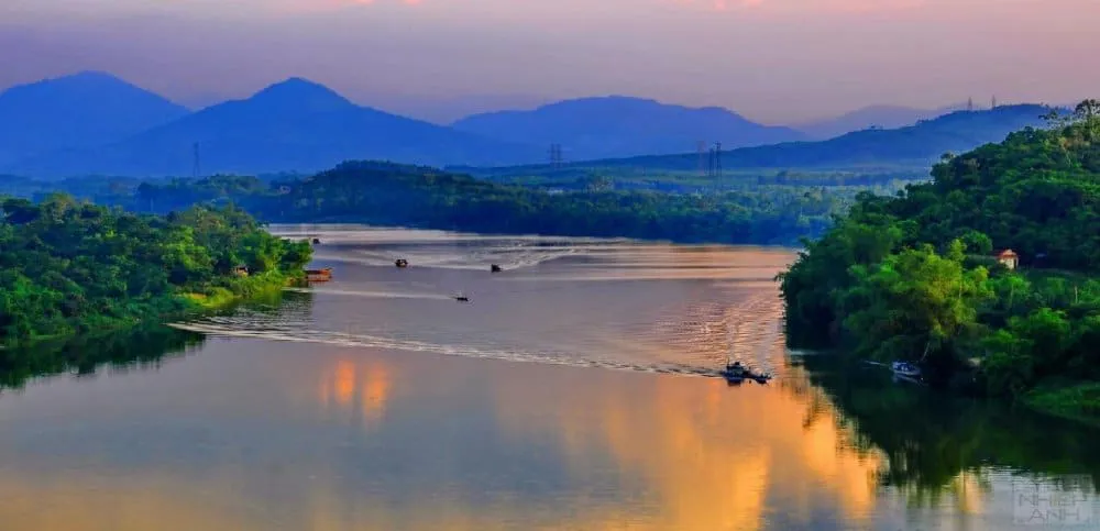 Phân tích “Ai đã đặt tên cho dòng sông” để thấy vẻ đẹp nên thơ của Sông Hương