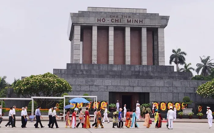 Lăng chủ tịch Hồ Chí Minh được dân tộc Việt chu đáo trong mọi thứ