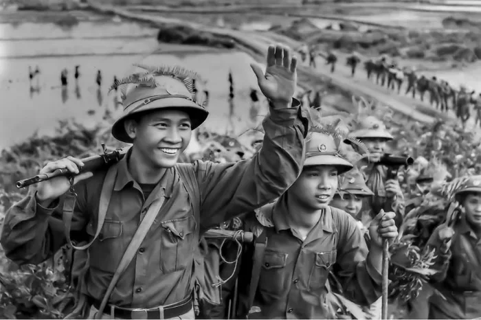 Phân tích nhân vật Việt và Chiến 