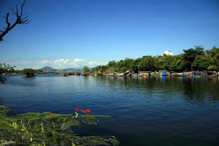 phân tích sông Hương