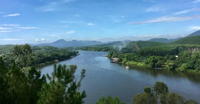 Phân tích vẻ đẹp sông Hương- Sông Hương khi ở vùng thượng nguồn