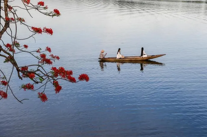 Vẻ đẹp của sông Hương và con người xứ Huế